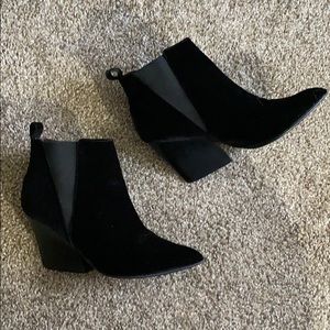 LAST CHANCE Chic Black Velvet Booties